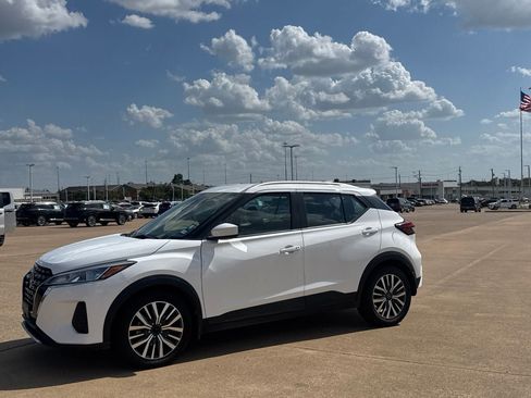 Used 2023 Nissan Kicks SV FWD image 12
