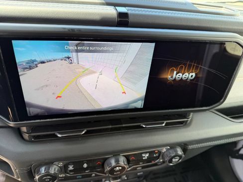 Used 2024 Jeep Wrangler Unlimited Sahara AWD/4WD image 24