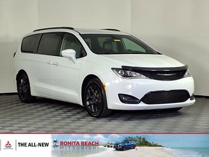 Used 2018 Chrysler Pacifica Touring-L w/ Premium Audio Group