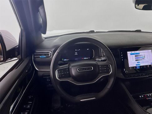 Used 2022 Jeep Wagoneer Series II image 3