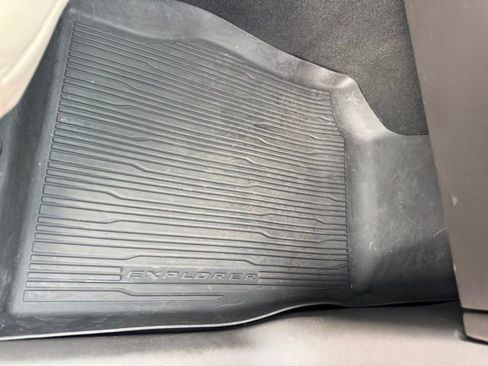 Used 2023 Ford Explorer Platinum w/ Technology Package image 39