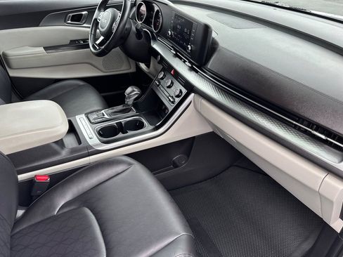 Certified 2023 Kia Carnival LX image 19