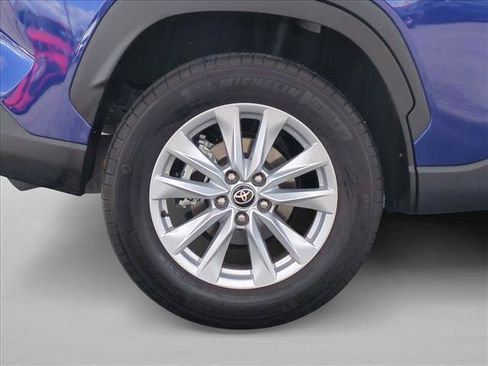 Used 2025 Toyota Corolla Cross LE w/ Moonroof Package image 24