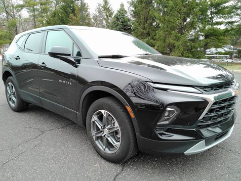 Certified 2025 Chevrolet Blazer LT image 2