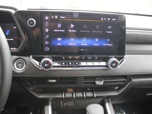 Used 2025 Chevrolet Colorado Trail Boss AWD/4WD image 4