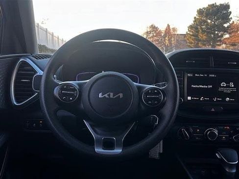 Used 2024 Kia Soul LX w/ Option Group 015 FWD image 10