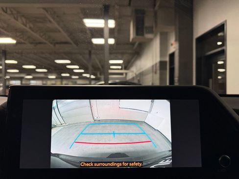 Used 2024 Toyota Highlander XLE image 13