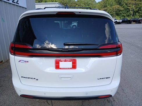 Used 2025 Chrysler Pacifica Limited FWD image 4