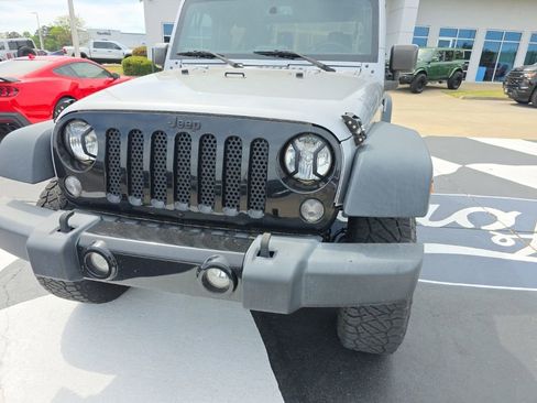 Used 2017 Jeep Wrangler Sport image 9