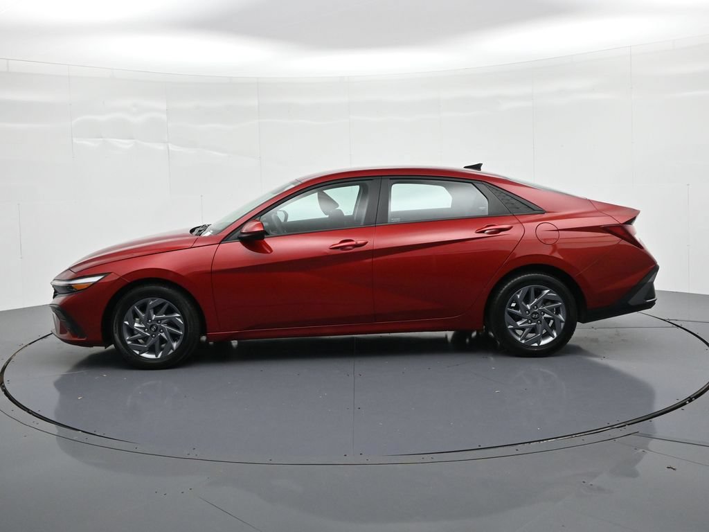 Used 2024 Hyundai Elantra SEL FWD image 9