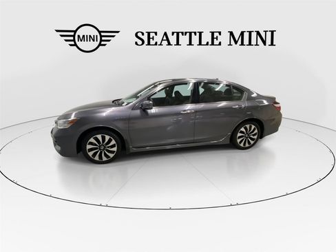 Used 2017 Honda Accord Touring image 5