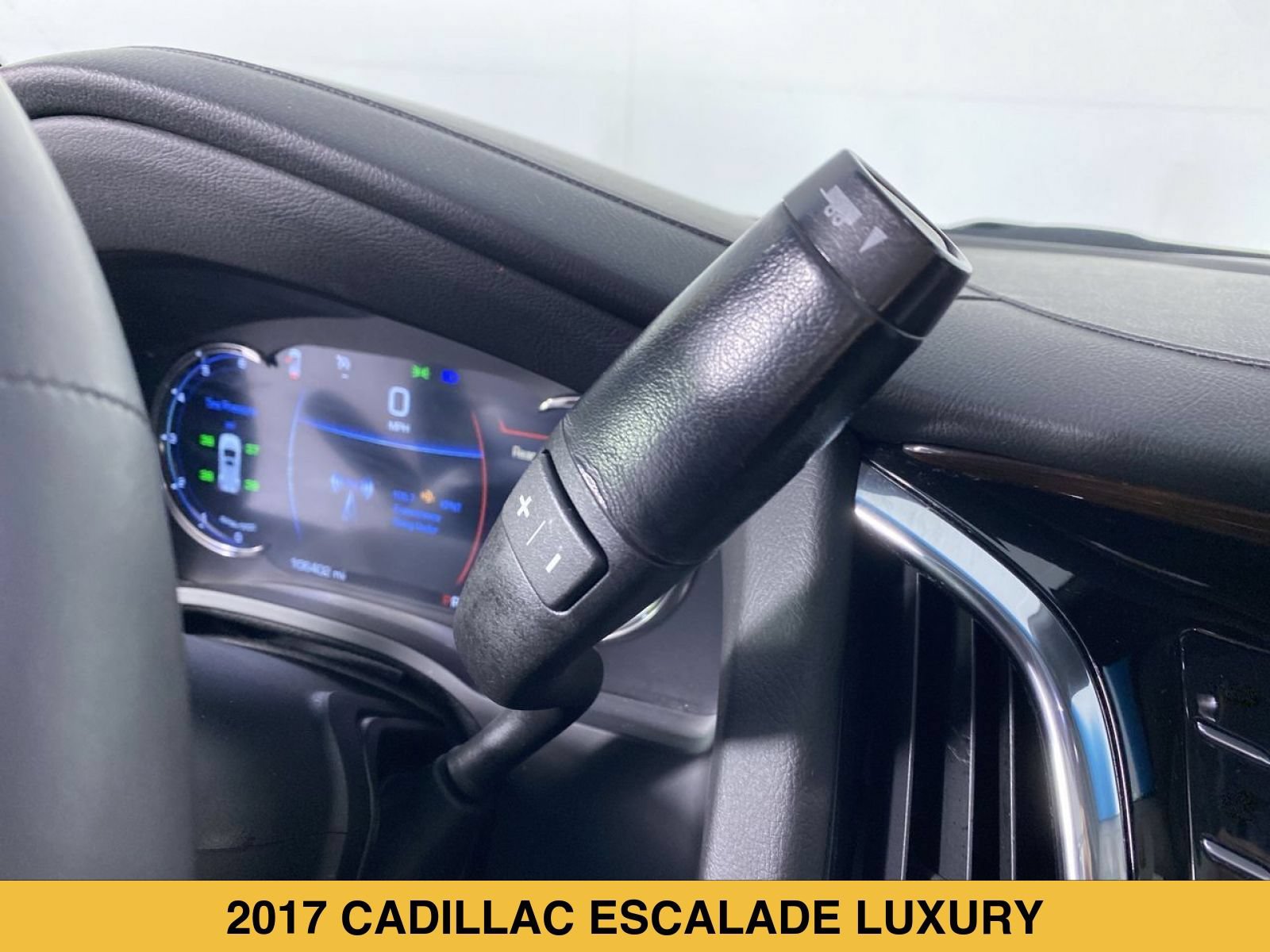 Used 2017 Cadillac Escalade Luxury AWD/4WD image 8