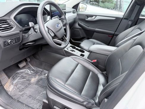 Used 2023 Ford Escape Platinum image 7