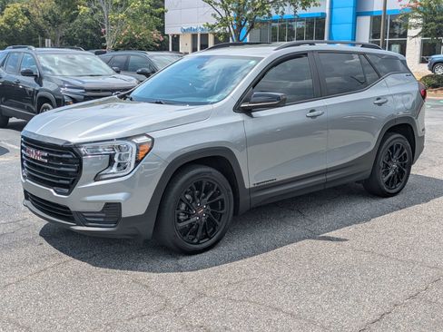 Used 2024 GMC Terrain SLE w/ Elevation Edition FWD image 8