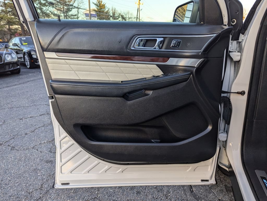 Used 2018 Ford Explorer Platinum AWD/4WD image 12