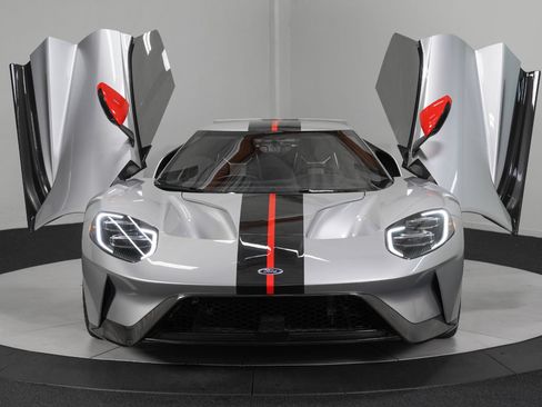 Used 2019 Ford GT RWD image 12