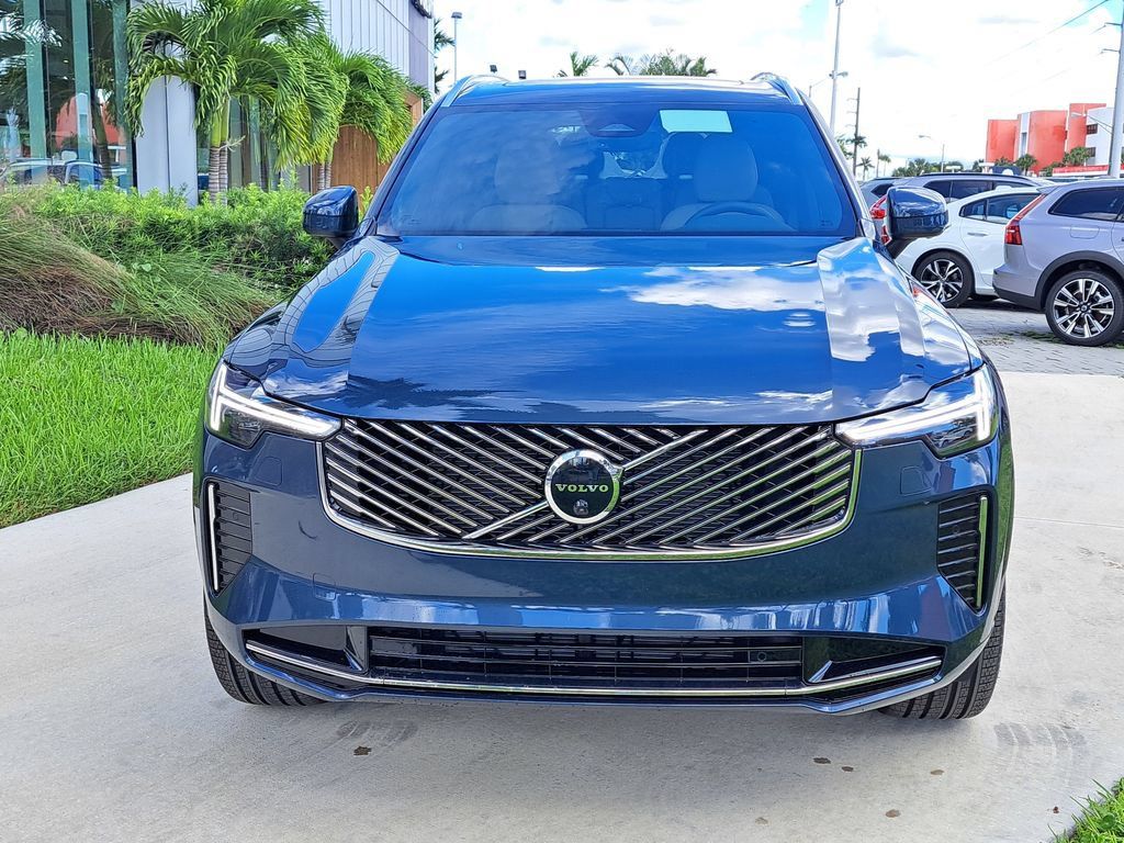 New 2026 Volvo XC90 B5 Ultra w/ Protection Package Premier AWD/4WD image 2