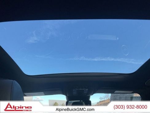 Used 2025 Mercedes-Benz GLB 250 4MATIC image 17