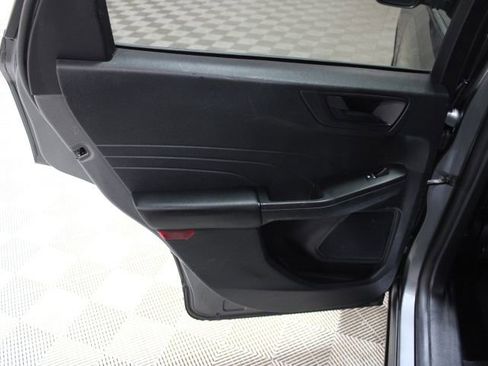 Used 2022 Ford Escape SE w/ SE Sport Appearance Package image 19