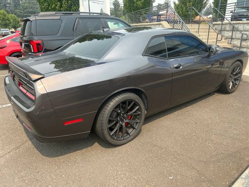Used 2015 Dodge Challenger SRT Hellcat RWD image 4