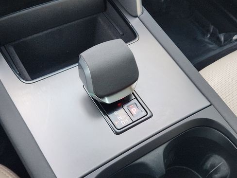 Used 2024 Land Rover Discovery Sport S image 21