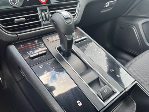 Certified 2026 Porsche Macan image 21