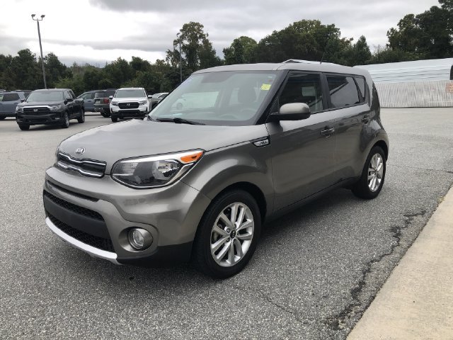 Used 2017 Kia Soul + FWD image 4