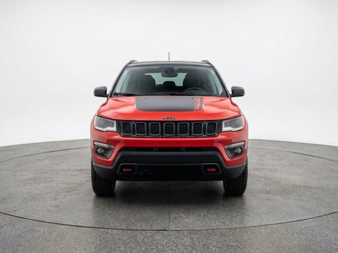 Used 2025 Jeep Compass Trailhawk image 2