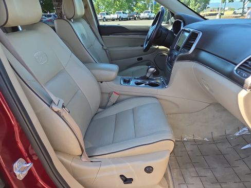 Used 2018 Jeep Grand Cherokee Overland AWD/4WD image 22