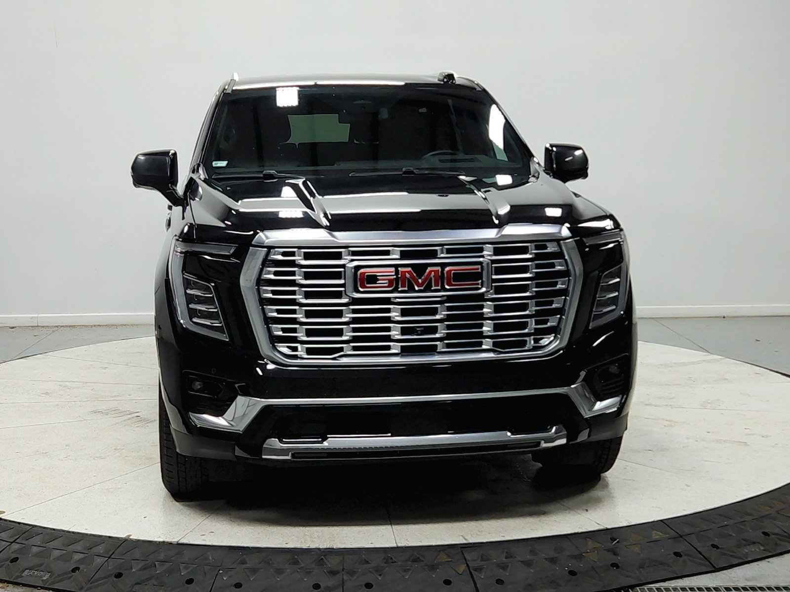 Used 2025 GMC Yukon Denali RWD image 3