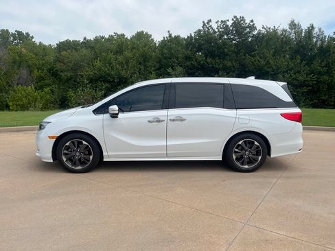 Used 2022 Honda Odyssey Elite image 2