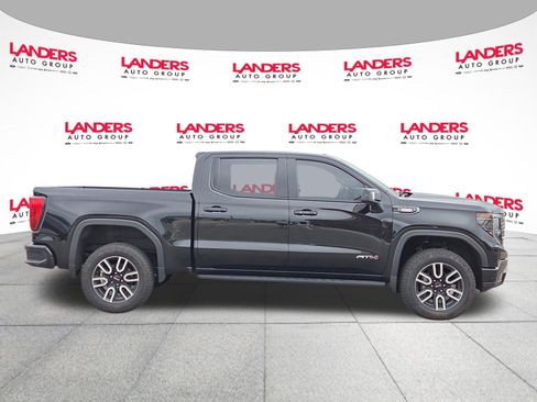 Used 2022 GMC Sierra 1500 AT4 w/ AT4 Preferred Package AWD/4WD image 2