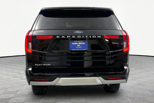 Used 2025 Ford Expedition Platinum w/ Driver's Package AWD/4WD image 5