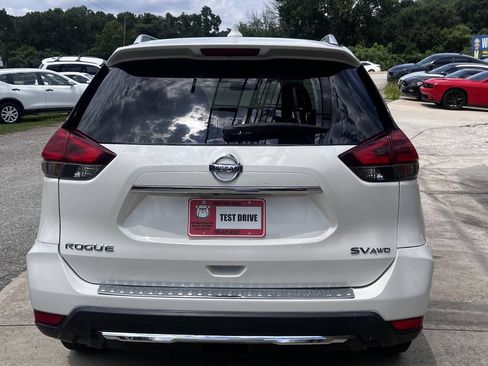 Used 2018 Nissan Rogue SV w/ Premium Package AWD/4WD image 5