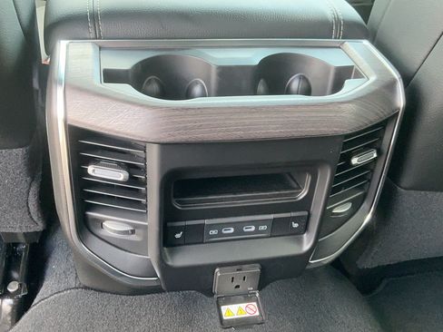 New 2026 RAM 2500 Laramie AWD/4WD image 15