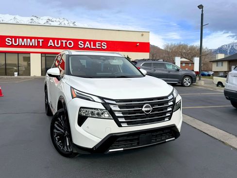 Used 2024 Nissan Rogue Platinum w/ Platinum Premium Package FWD image 2