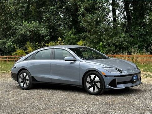 Certified 2025 Hyundai Ioniq 6 SE RWD image 1