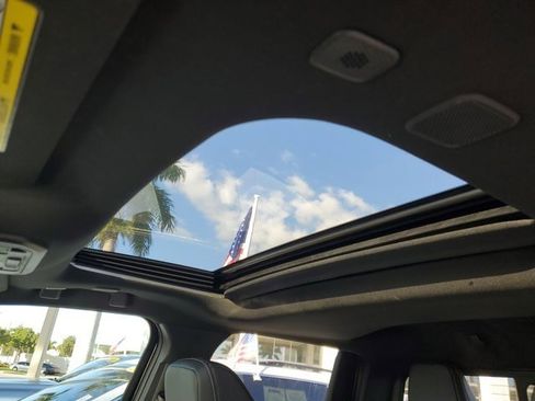 Used 2025 Toyota Tacoma Limited image 31