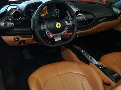 Used 2021 Ferrari F8 Tributo RWD image 8