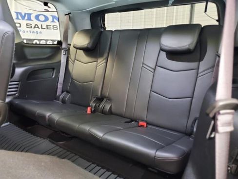 Used 2017 Cadillac Escalade Luxury AWD/4WD image 10