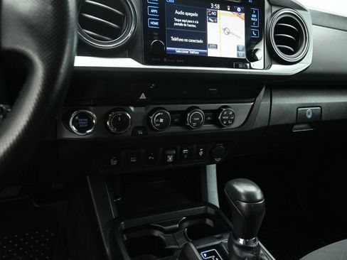 Used 2019 Toyota Tacoma TRD Off-Road w/ Technology Package AWD/4WD image 16