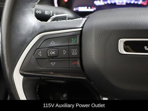 Used 2022 Jeep Grand Cherokee L Laredo w/ Luxury Tech Group I AWD/4WD image 8