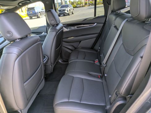 Used 2021 Cadillac XT6 Premium Luxury image 12