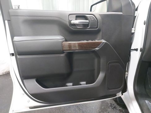 Used 2022 GMC Sierra 1500 SLE image 28