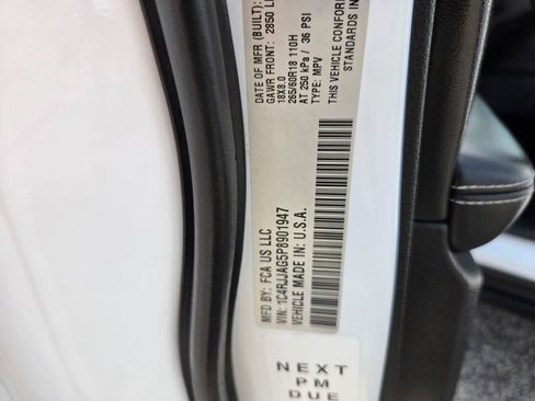Used 2023 Jeep Grand Cherokee L Laredo RWD image 28