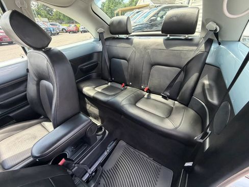 Used 2009 Volkswagen Beetle Coupe FWD image 20