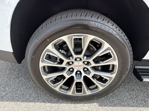 New 2026 GMC Yukon XL Denali w/ Sun & Power Step Package AWD/4WD image 18