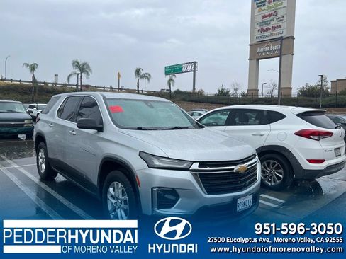 Used 2022 Chevrolet Traverse LS FWD image 1