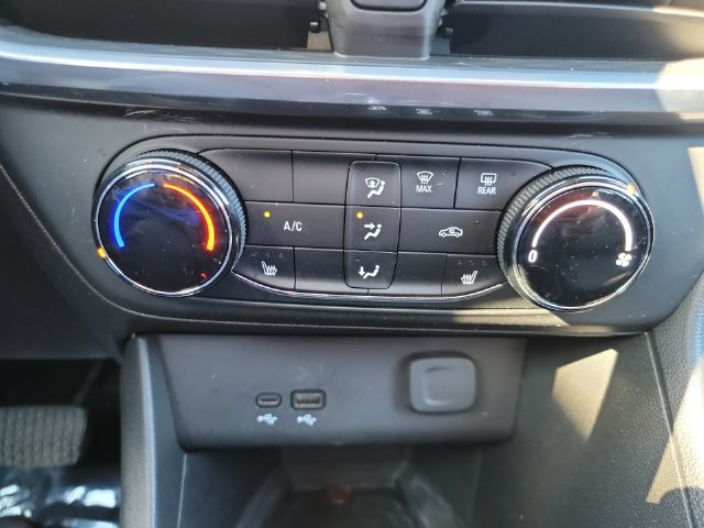 Certified 2024 Buick Encore GX Preferred w/ Comfort Package FWD image 20
