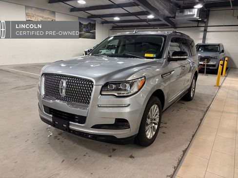 Used 2022 Lincoln Navigator 4WD image 1